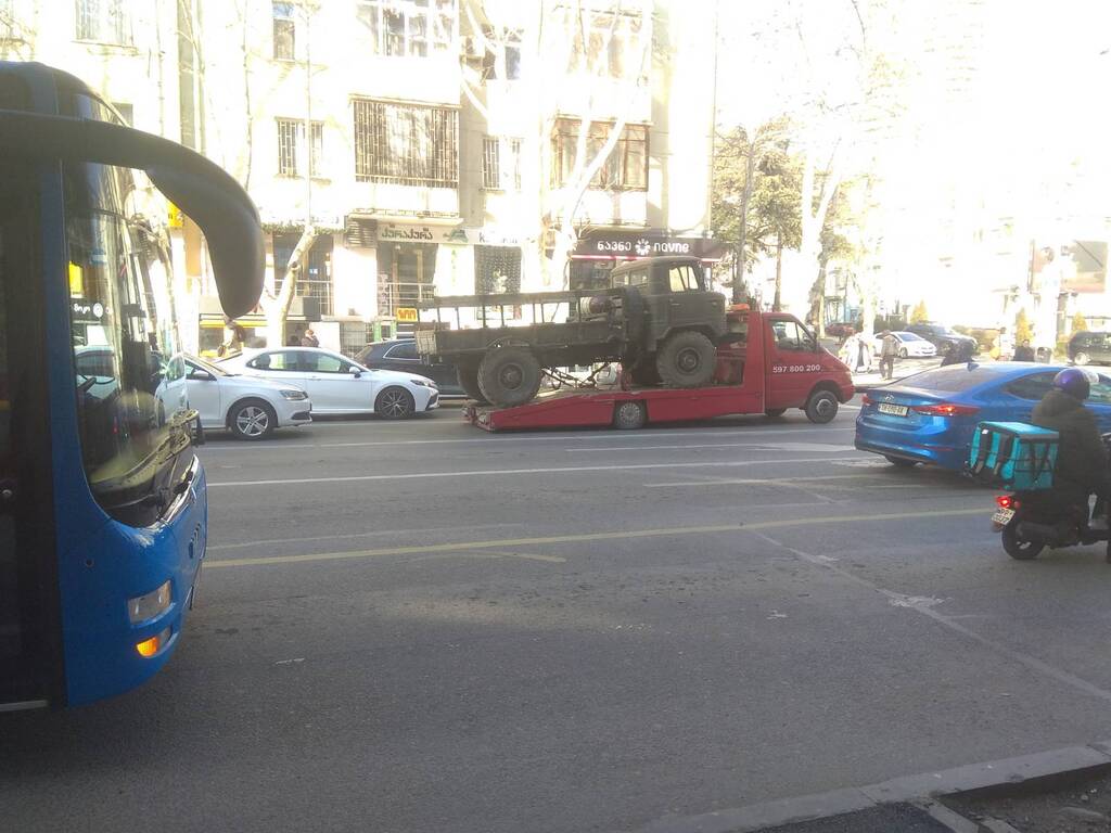 UkinlNTIvsYCeYkEjA85.jpg